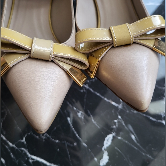 Burberry pointed toe pump size 7 - Picture 3 of 6